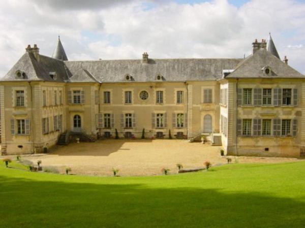 Chateau De Beaujeu Sens-Beaujeu Exterior photo